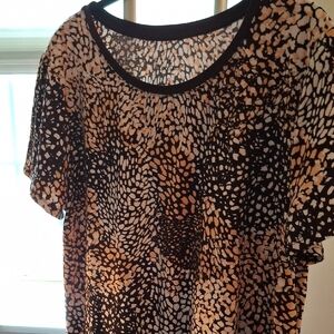 Stylish Short Sleeve Top in Black and Tan